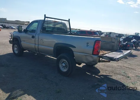 2003 Chevrolet Silverado C2500 Heavy Duty z USA, uszkodzony, nr VIN 1GCHC24U83Z181772